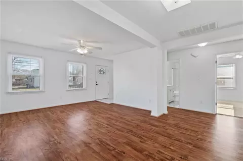 Living - 643 Bell St, Hampton, VA 23661 photo 5 of 6