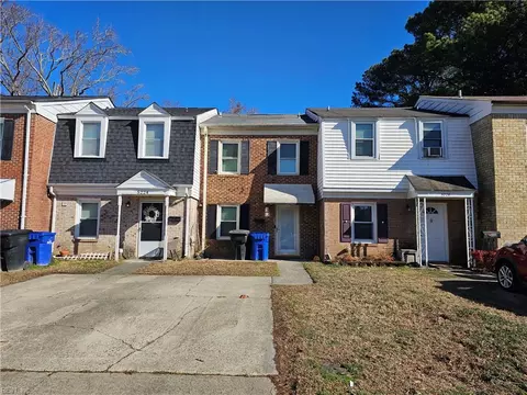 5222 Clover Hill Dr, Portsmouth, VA 23703