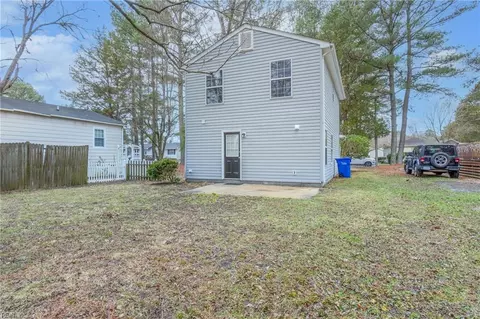 Exterior - 210 East St, Smithfield, VA 23430 photo 3 of 4