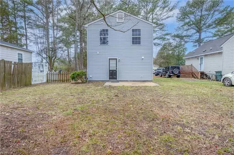 Exterior - 210 East St, Smithfield, VA 23430 photo 2 of 4