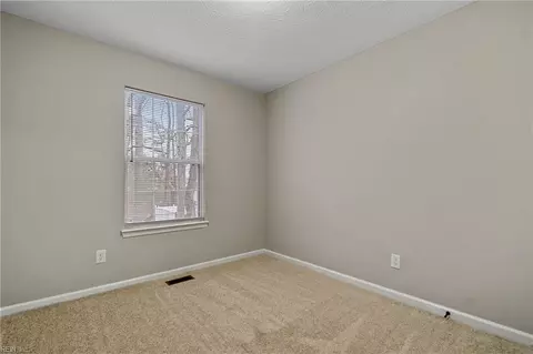 Bedroom - 210 East St, Smithfield, VA 23430 photo 3 of 6