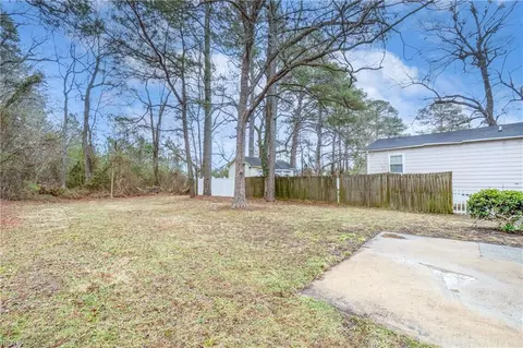 Exterior - 210 East St, Smithfield, VA 23430 photo 4 of 4