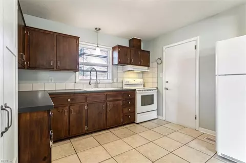 16 Freda Ct, Hampton, VA 23666 photo 11