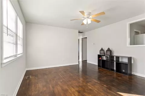 16 Freda Ct, Hampton, VA 23666 photo 4