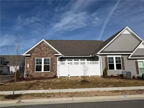 224 St Pauls Ave #32-3, Smithfield, VA 23430