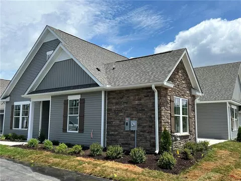 224 St Pauls Ave #32-3, Smithfield, VA 23430