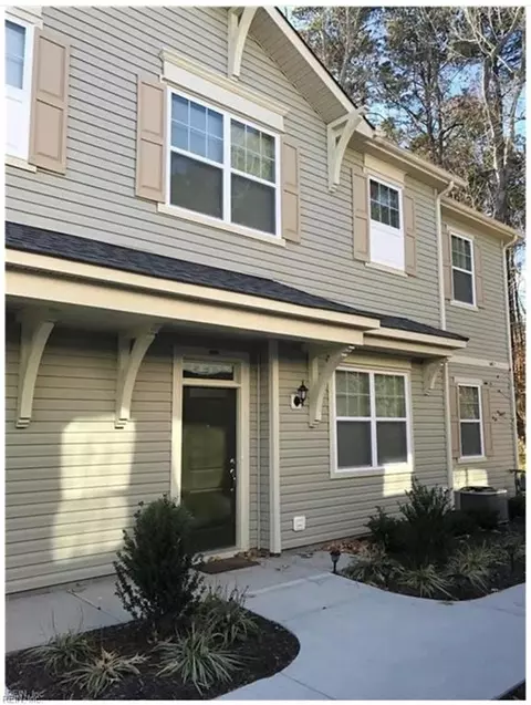 2640 Leytonstone Dr #353, Chesapeake, VA 23321