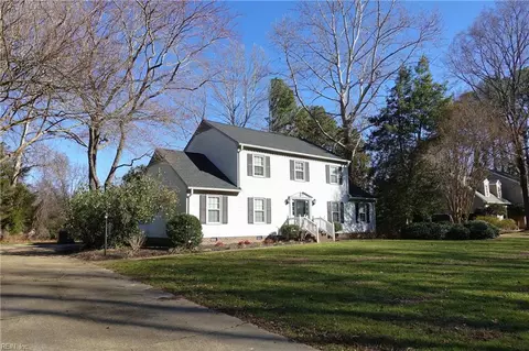 10 Valmoore Dr, Poquoson, VA 23662