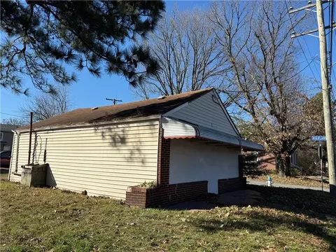 1700 Bainbridge Blvd, Chesapeake, VA 23324