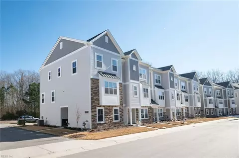 2005 Laycock Ln #100, Suffolk, VA 23435