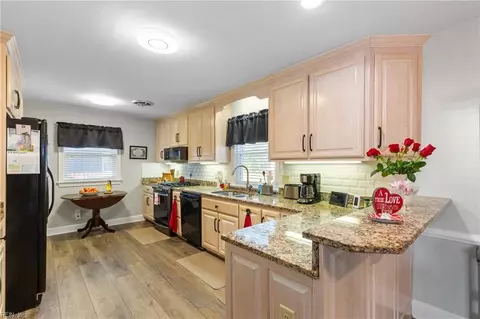 114 Westbrook Dr, Hampton, VA 23666 photo 6