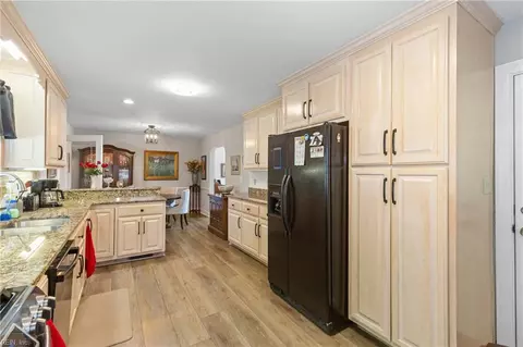114 Westbrook Dr, Hampton, VA 23666 photo 8