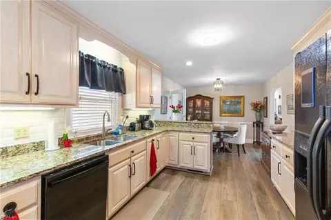 114 Westbrook Dr, Hampton, VA 23666 photo 9