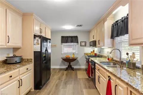 114 Westbrook Dr, Hampton, VA 23666 photo 10