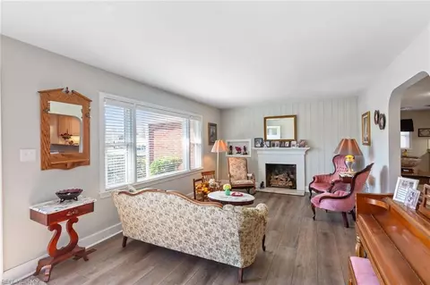114 Westbrook Dr, Hampton, VA 23666 photo 3