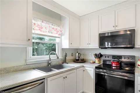 1491 Riverview St, Gloucester Point, VA 23062 photo 7