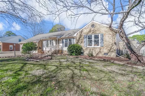 320 Windlesham Dr, Chesapeake, VA 23322 photo 4