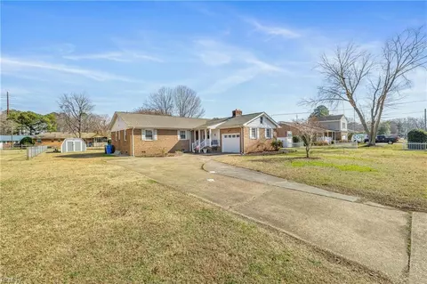 1277 Kingsway Dr, Chesapeake, VA 23320
