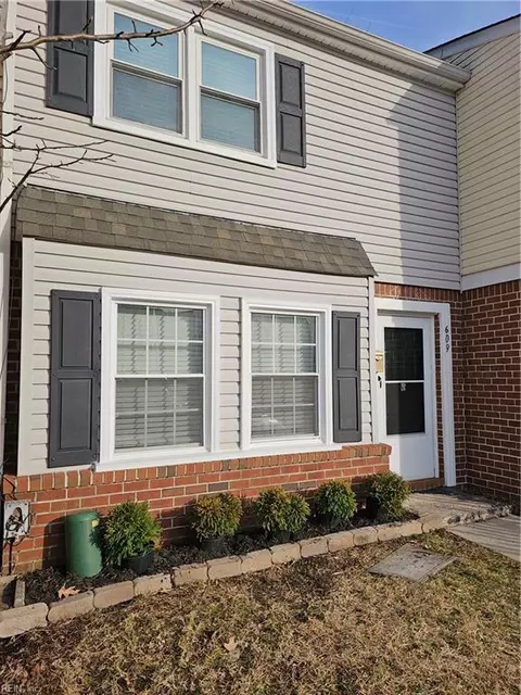 609 Harbour North Dr, Chesapeake, VA 23320