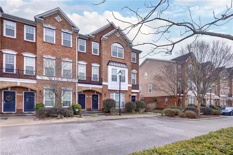 642 Claire Ln, Newport News, VA 23602