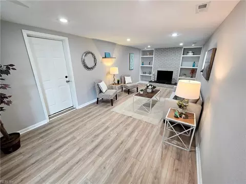 201 Pine Grove Ave, Hampton, VA 23669