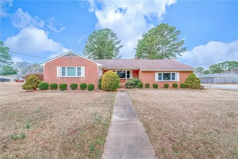 219 Jefferson Dr, Smithfield, VA 23430