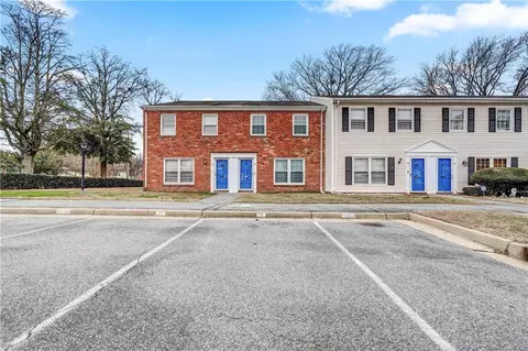 75 Towne Square Dr, Newport News, VA 23607