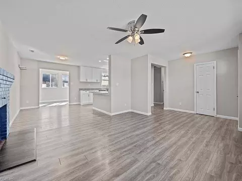 Living - 7808 Walters Dr, Norfolk, VA 23518 photo 4 of 7