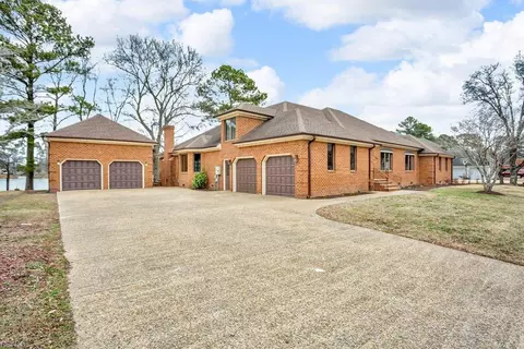 1544 Crystal Lake Dr, Portsmouth, VA 23701