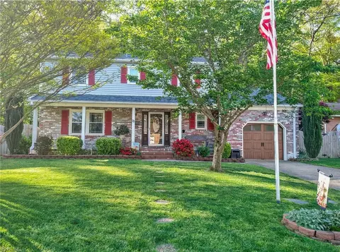 78 Sweetbriar Dr, Newport News, VA 23606