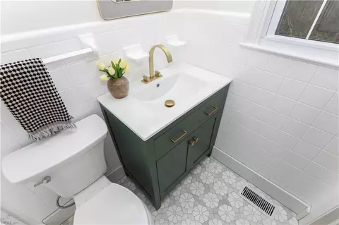 218 Shifting Log Dr, Hampton, VA 23669 photo 13