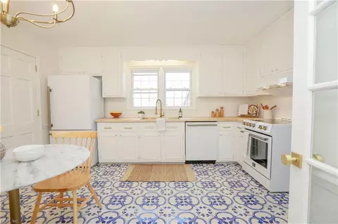 218 Shifting Log Dr, Hampton, VA 23669 photo 3