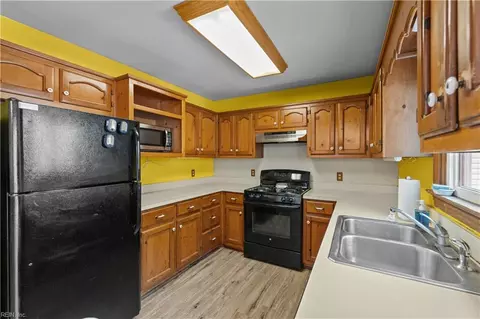 Kitchen - 3820 Deer Path Rd, Suffolk, VA 23434 photo 2 of 3