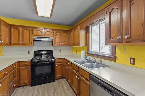 Kitchen - 3820 Deer Path Rd, Suffolk, VA 23434 photo 1 of 3