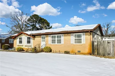 2208 Sparrow Rd, Chesapeake, VA 23320