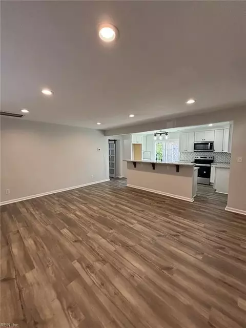 5553 Deepdale Dr, Norfolk, VA 23502