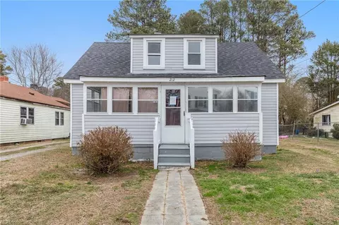 212 Middle St, Smithfield, VA 23430
