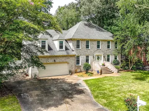 616 Hollygate Ln, Chesapeake, VA 23322