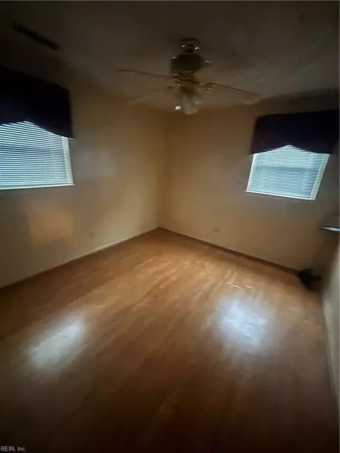 325 Dexter St E, Chesapeake, VA 23324 photo 4