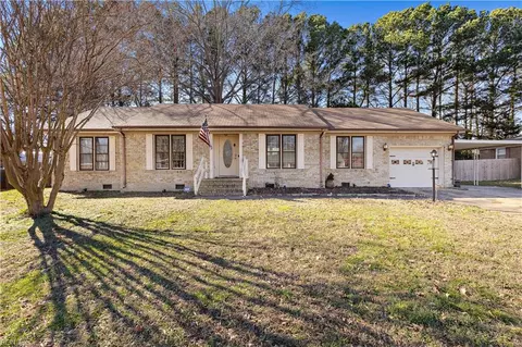 620 Treemont Ct, Chesapeake, VA 23323