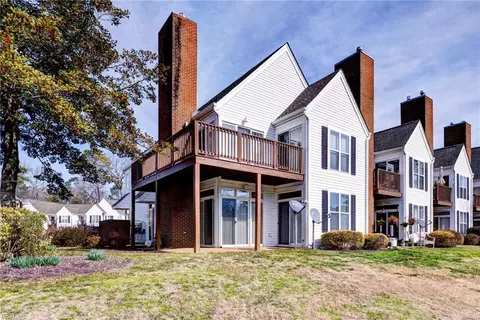 118 Persimmon Dr, Yorktown, VA 23693