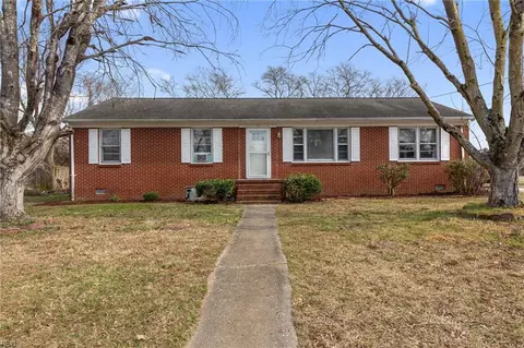 1233 Willowbrook Dr, Suffolk, VA 23434