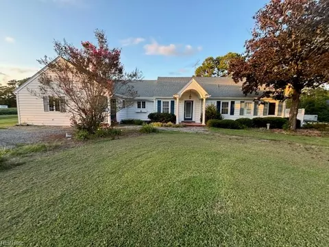 806 Blue Water Dr, Moon, VA 23119