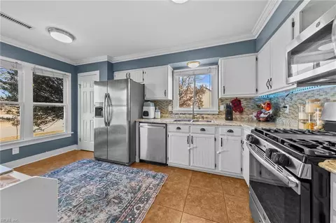 1001 Culmer Dr, Virginia Beach, VA 23454