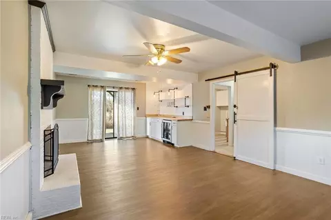 Living - 1343 Coral Pl, Hampton, VA 23669 photo 7 of 9