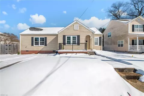 24 W Cummings Ave, Hampton, VA 23663