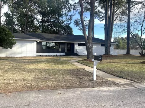2744 Sterling Point Dr, Portsmouth, VA 23703