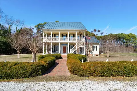 17271 Morgarts Beach Rd, Smithfield, VA 23430