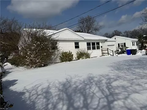 1826 Hardwood Ln, Norfolk, VA 23518