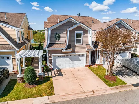 122 Sharpe Dr, Suffolk, VA 23435